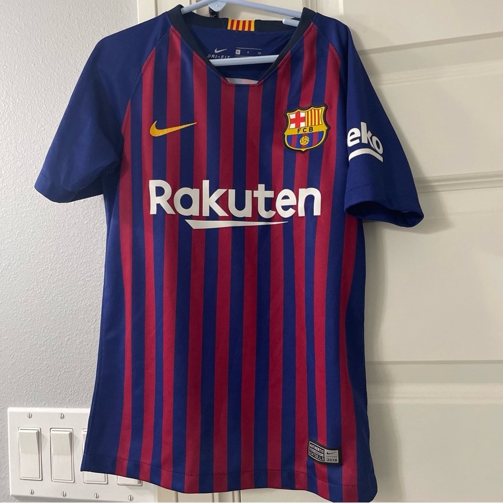 Nike Rokuten soccer dri fit boys shirt size Small.